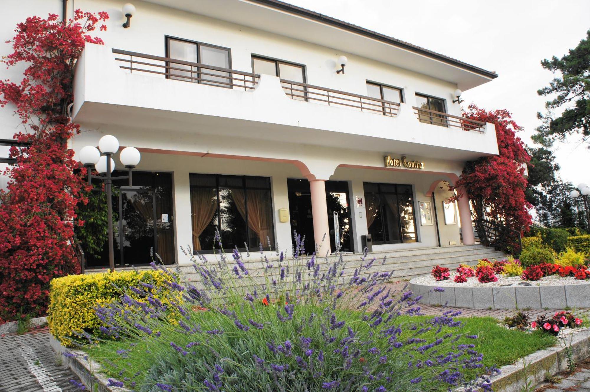 Hotel Contriz 포보아데바짐 외부 사진