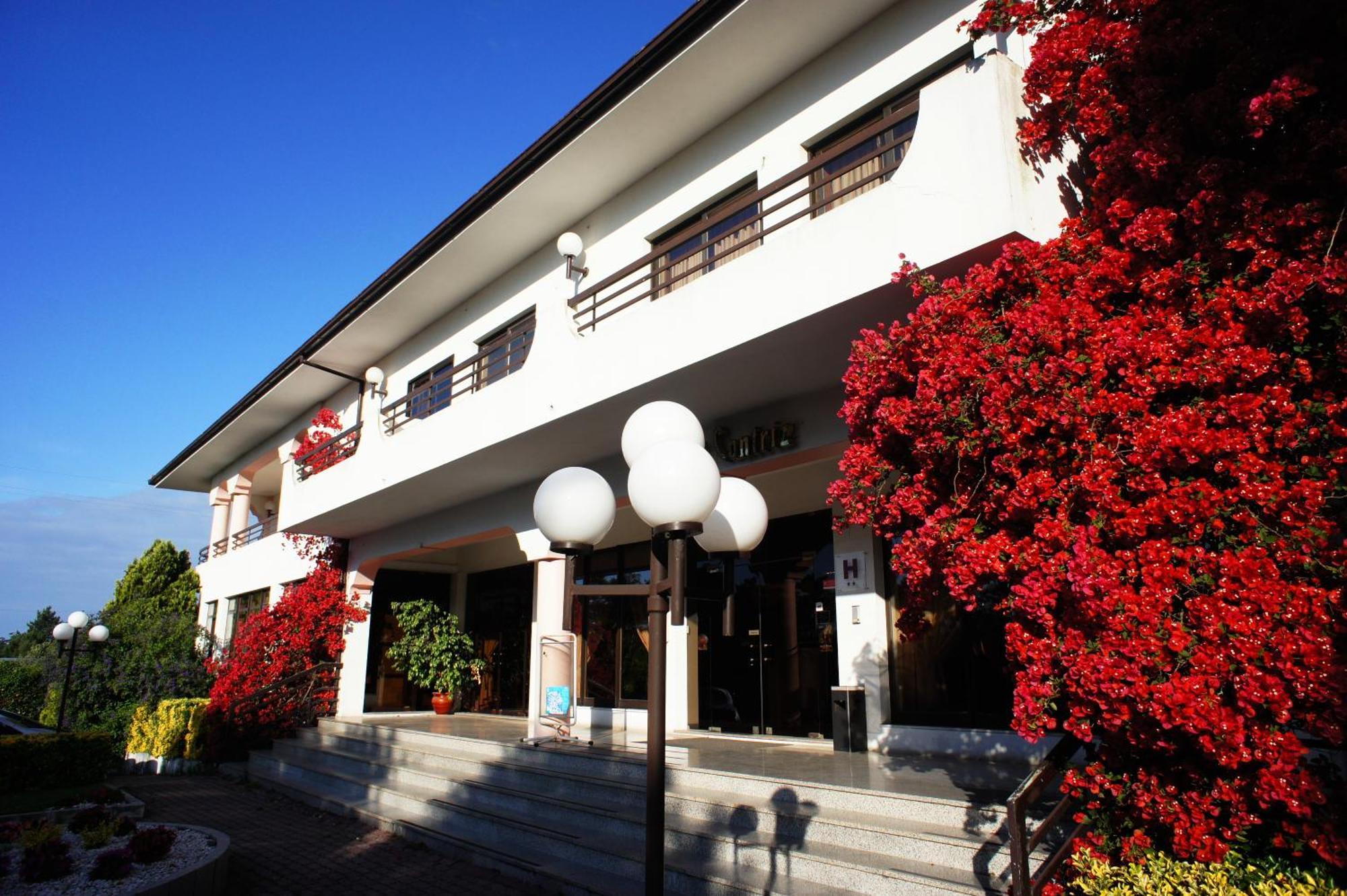 Hotel Contriz 포보아데바짐 외부 사진