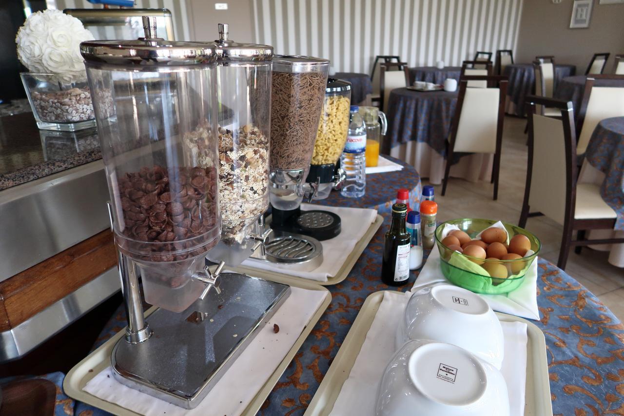 Hotel Contriz 포보아데바짐 외부 사진