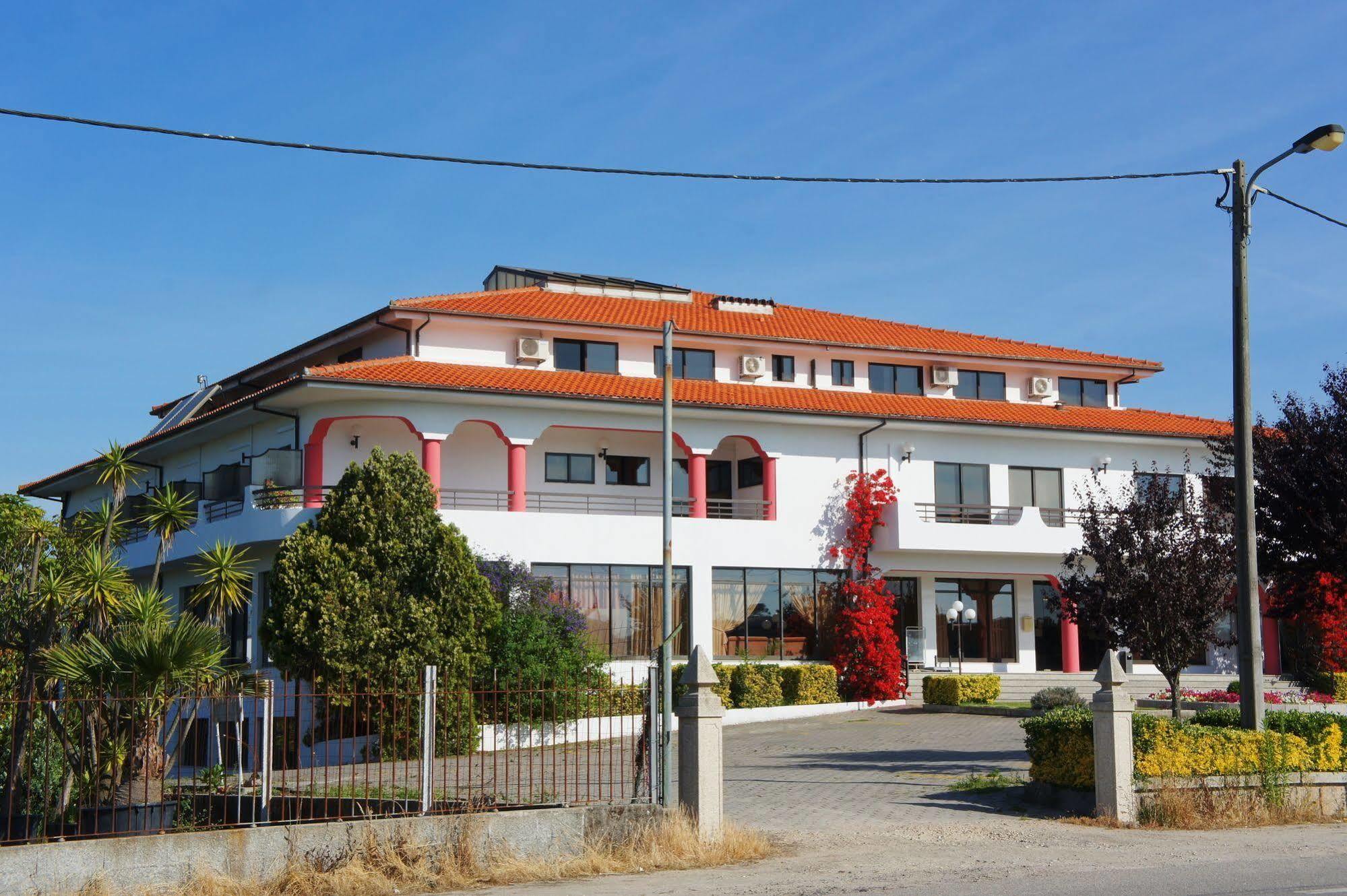 Hotel Contriz 포보아데바짐 외부 사진