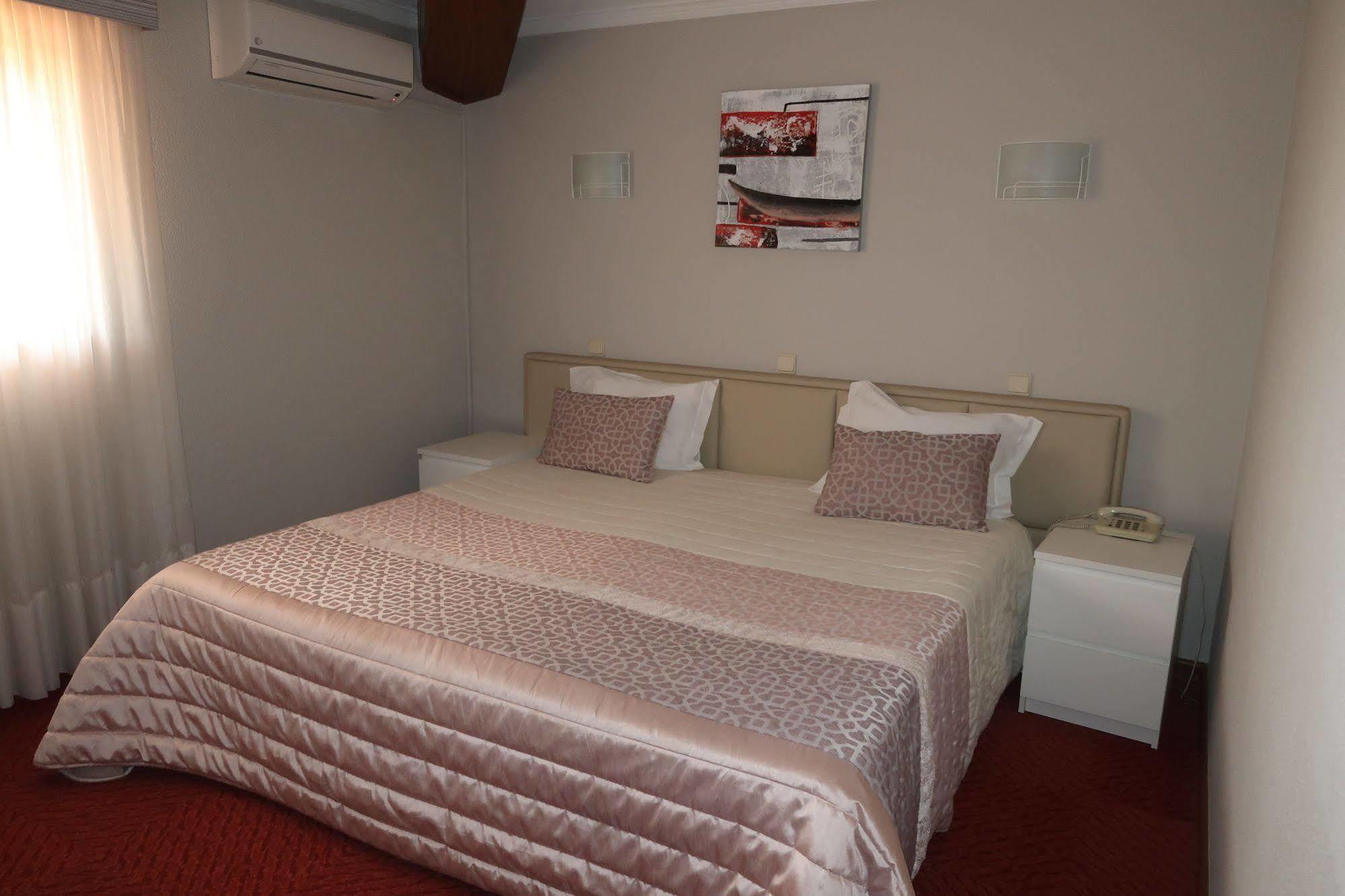 Hotel Contriz 포보아데바짐 외부 사진